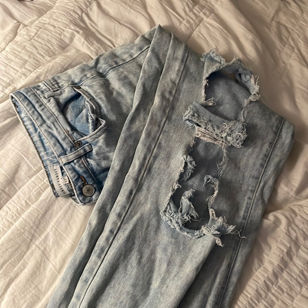 I am selling these because I need more space in my closet and I need money.🫶🏽